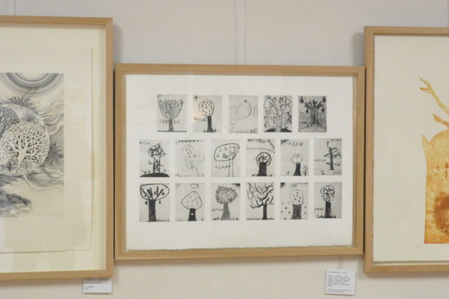 Les œuvres des enfants bien entourées