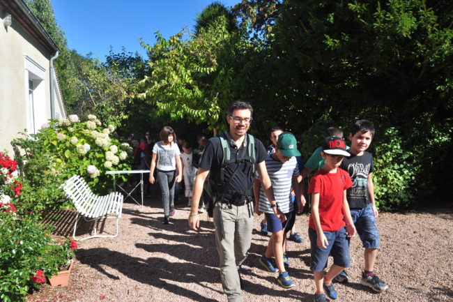 La troupe joyeuse rentre à l'école