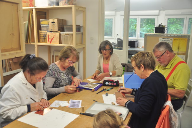 Les graveurs en plein travail