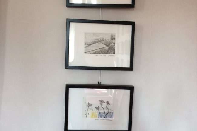  Les deux encadrements des gravures des enfants