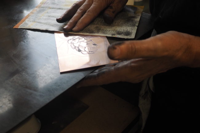 Essuyage et impression de la pomme de mélèze