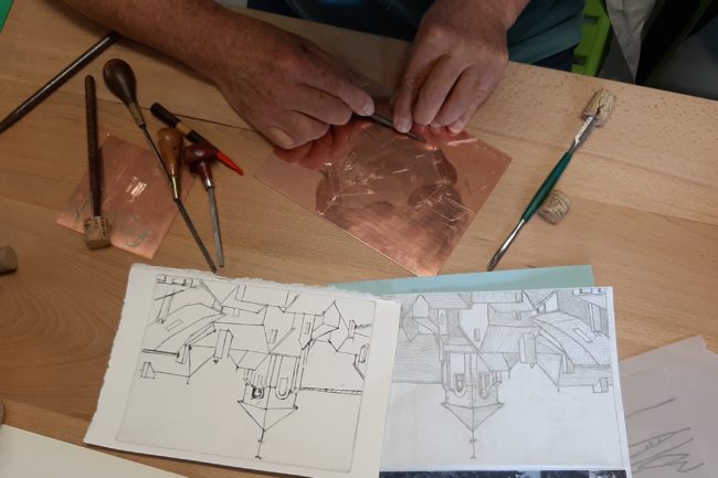 Serge grave au burin