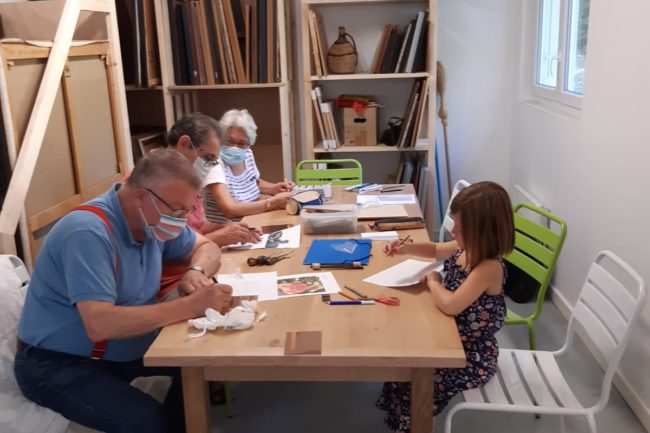Yves , Victoria , Serge et Geneviève à la gravure ou à l'étude .