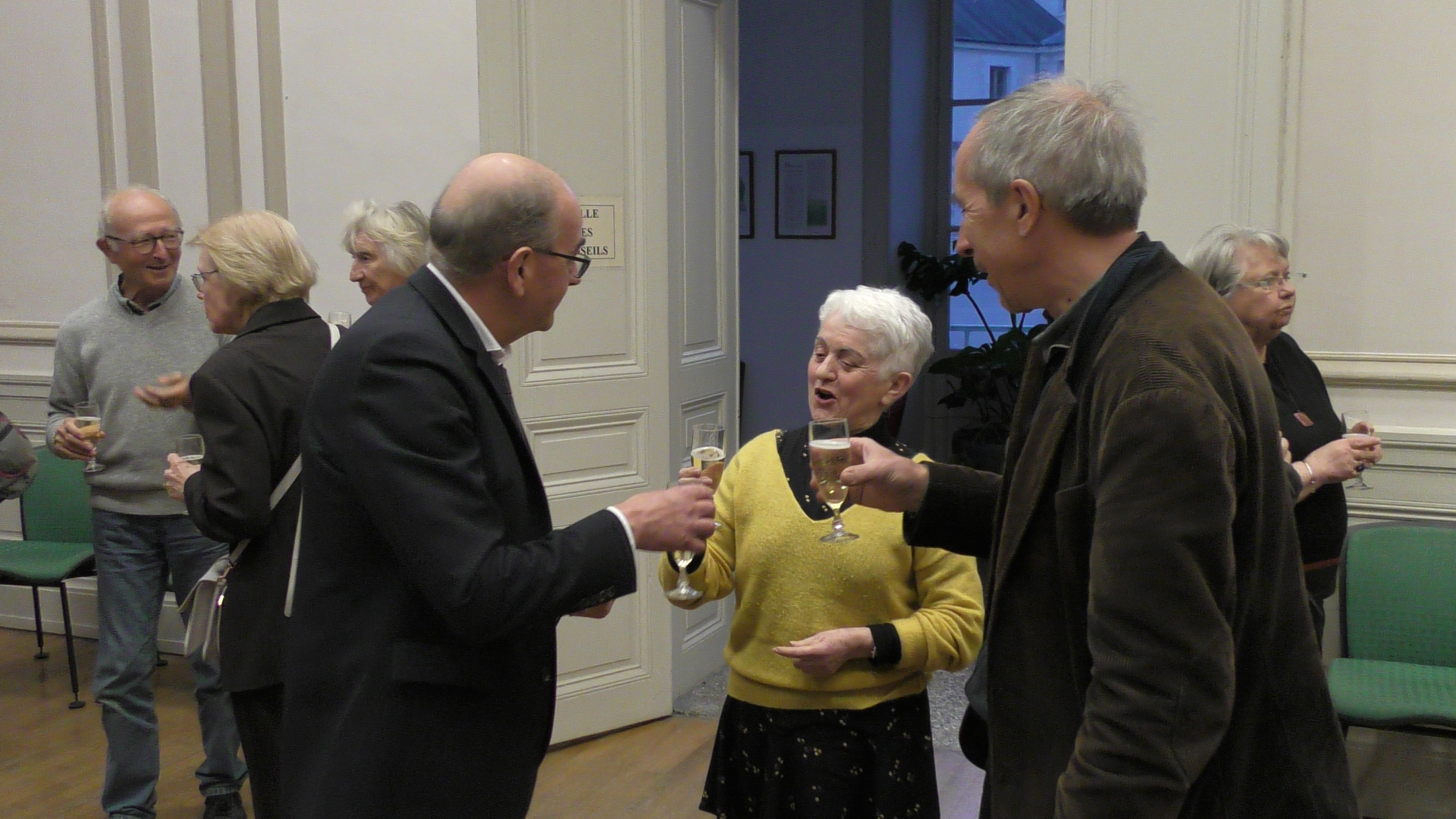 M.Desmares, Mme Blond et M.Gourronc trinquent